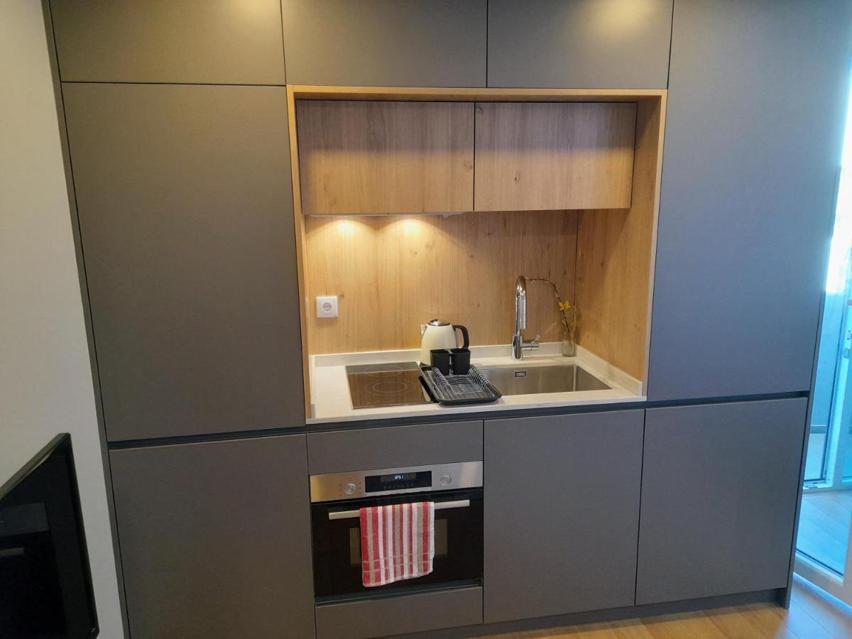 White Design Apartment *