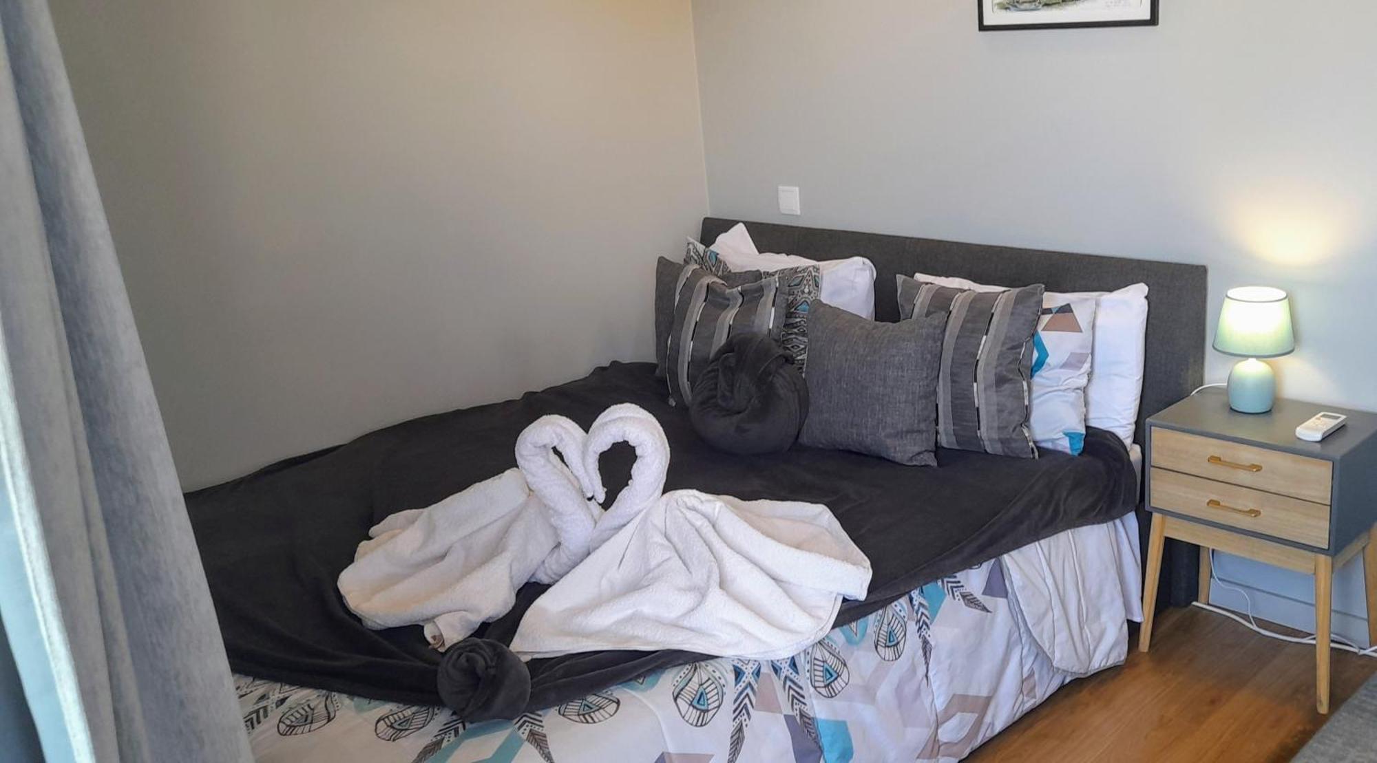 White Design Apartment *